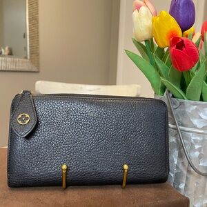 Gorgeous Louis Vuitton zip around wallet in black leather